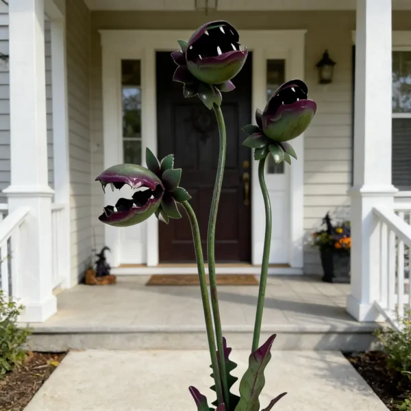 3-Headed Metal Venus Flytrap Garden Stake, Rust Finish Halloween Carnivorous Plant Yard Art for Outdoor Lawn Decor