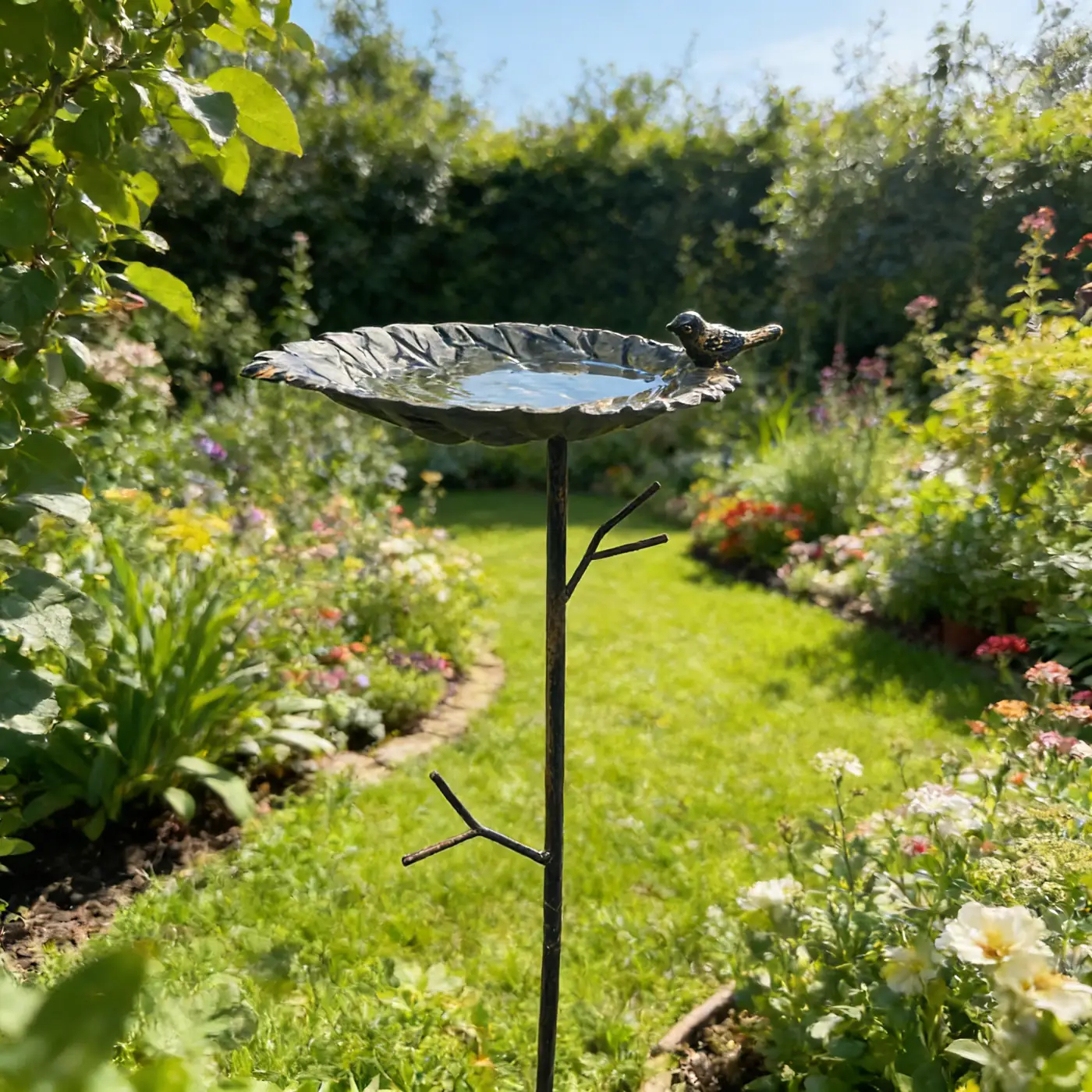 Lotus Leaf Bird Bath Stake for Garden Birds - Image 7